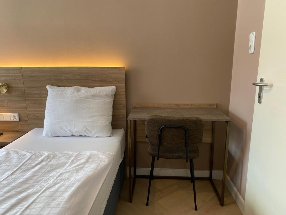 Hotel Petite Koenigsallee Self Check-In Düsseldorf Dış mekan fotoğraf