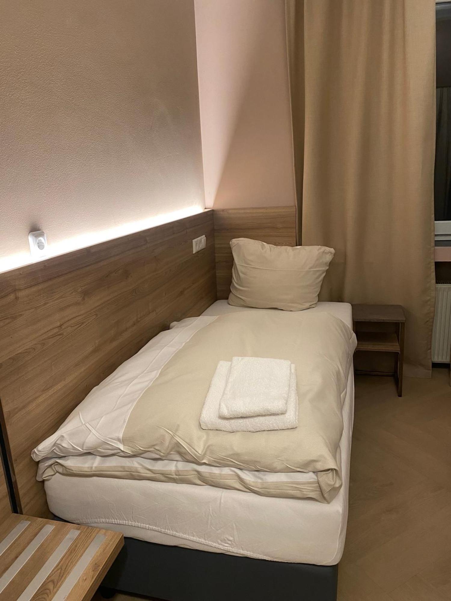 Hotel Petite Koenigsallee Self Check-In Düsseldorf Dış mekan fotoğraf