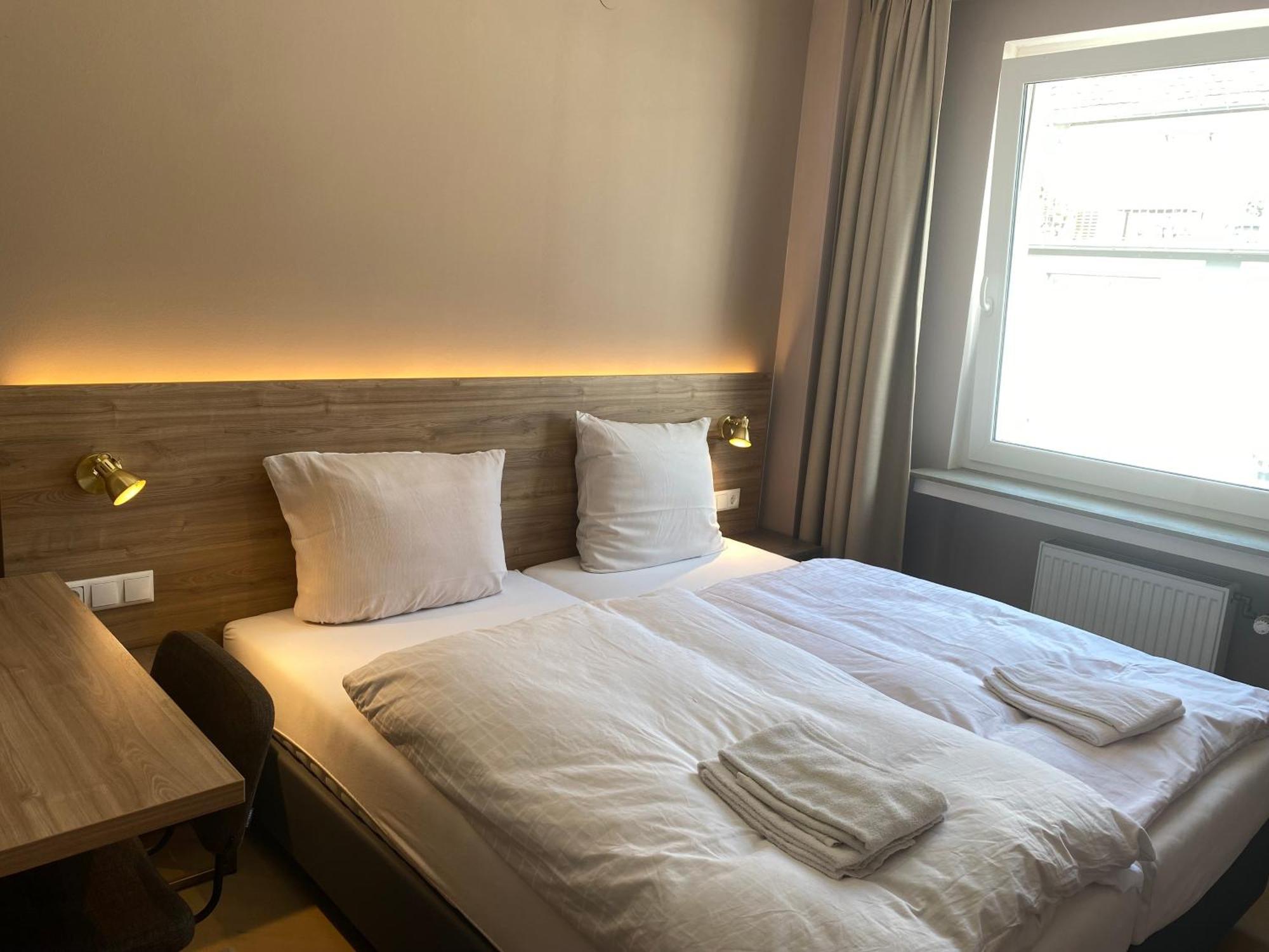 Hotel Petite Koenigsallee Self Check-In Düsseldorf Dış mekan fotoğraf