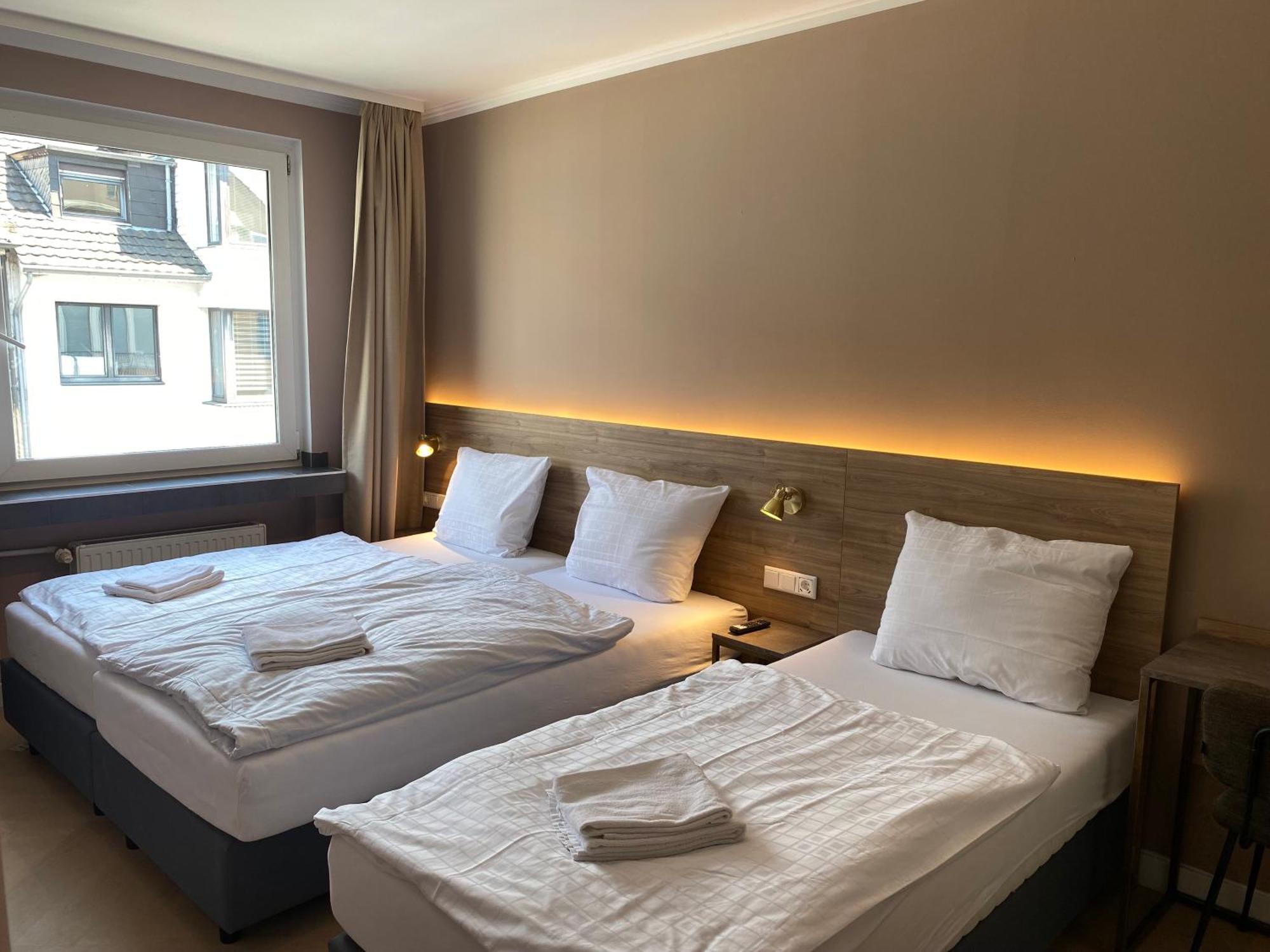 Hotel Petite Koenigsallee Self Check-In Düsseldorf Dış mekan fotoğraf